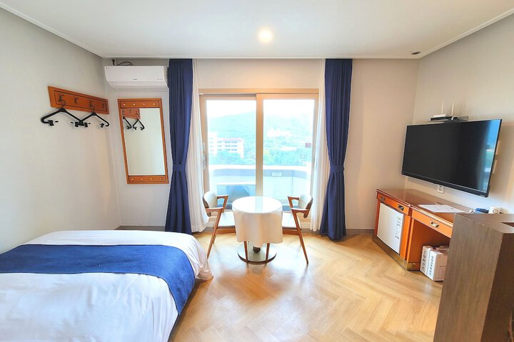 Room 9 of 31