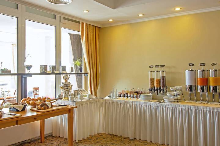 Breakfast/Coffee Service 19 of 31
