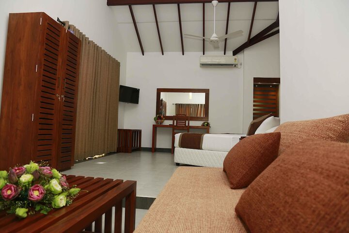Room 4 of 15