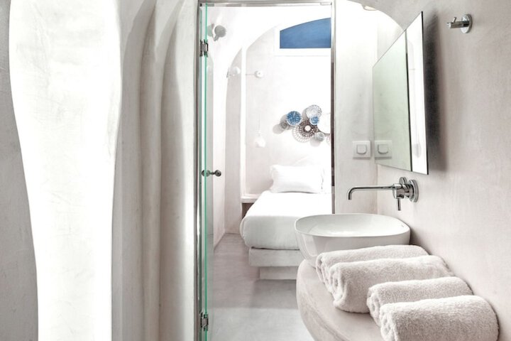 Room 45 of 76