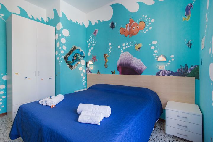 Room 7 of 33