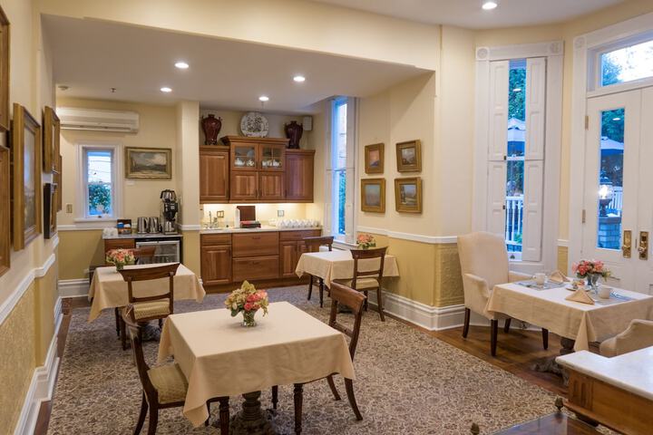 Breakfast area
