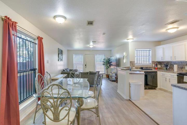 Image of 4 Mi to NRG Stadium Spacious Houston Townhome!