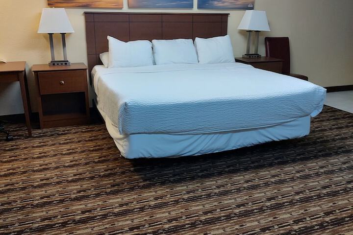 1 King Bed (11 of 12)