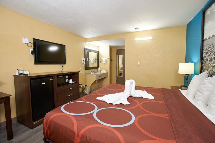 1 King Bed (7 of 45)