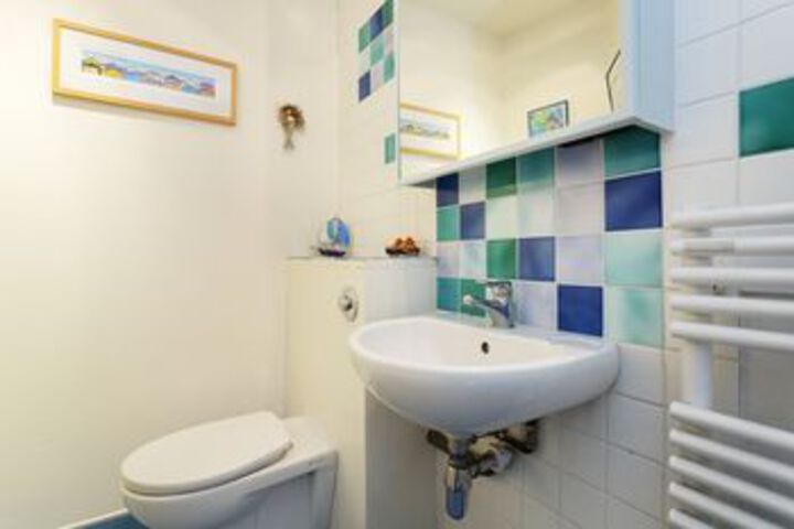 Room 5 of 25