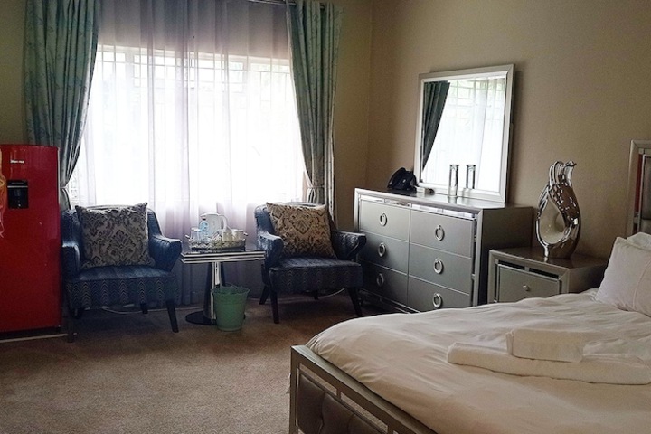 Room 9 of 103