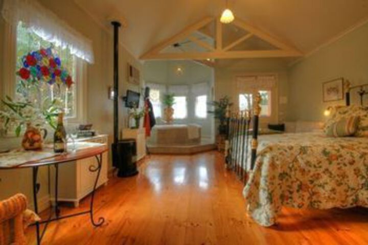 Room 4 of 12