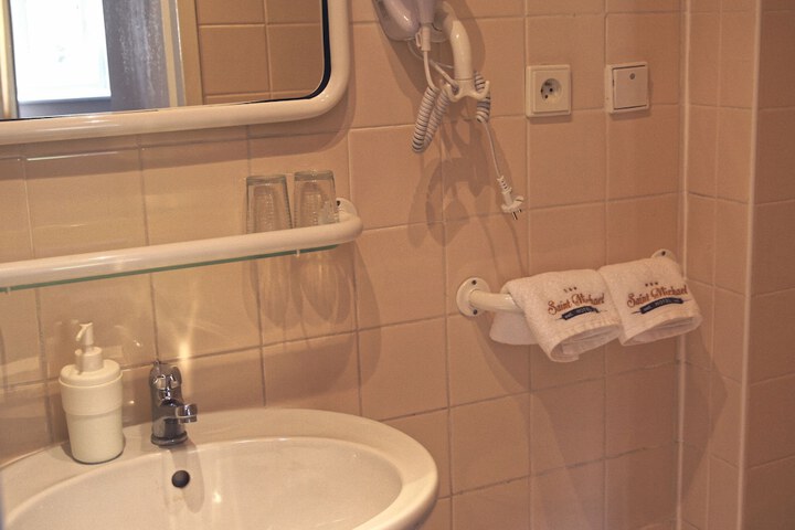 Room 20 of 39