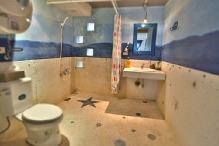 Room 7 of 32