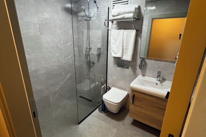 Room 12 of 22