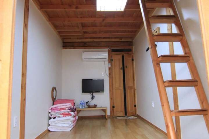 Room 6 of 21