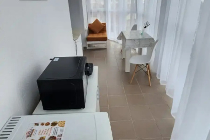 Room 5 of 9