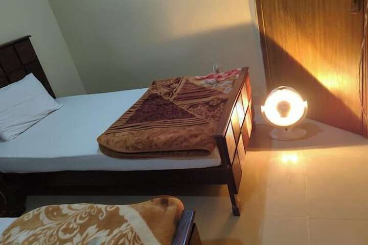 Room 4 of 11