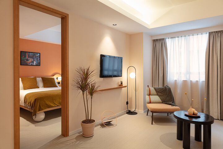 Room 7 of 32