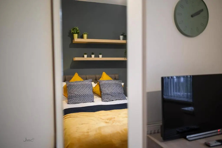 Room 3 of 8