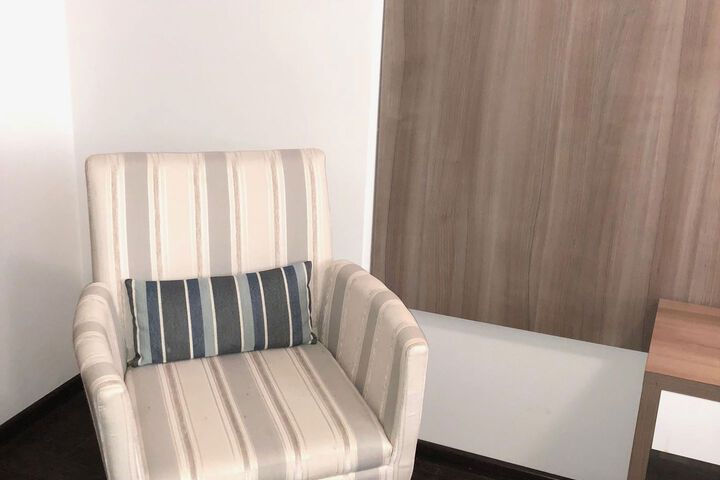 Room 32 of 42