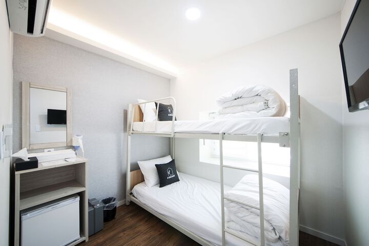 Room 9 of 44