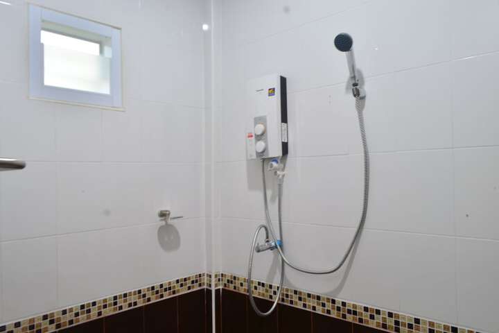 Room 9 of 32