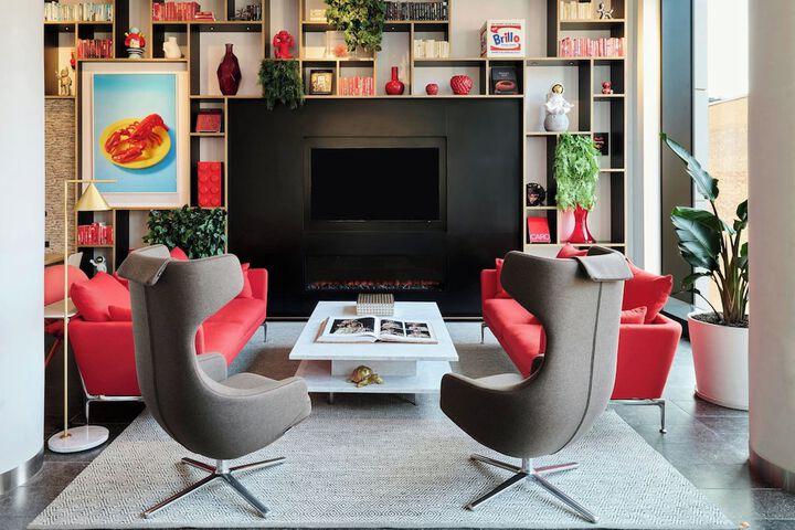 Lobby lounge