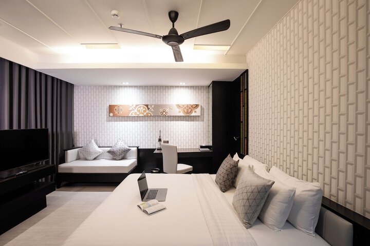Room 16 of 93