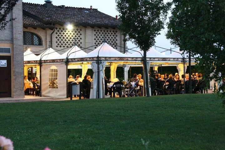 Dining 90 of 120
