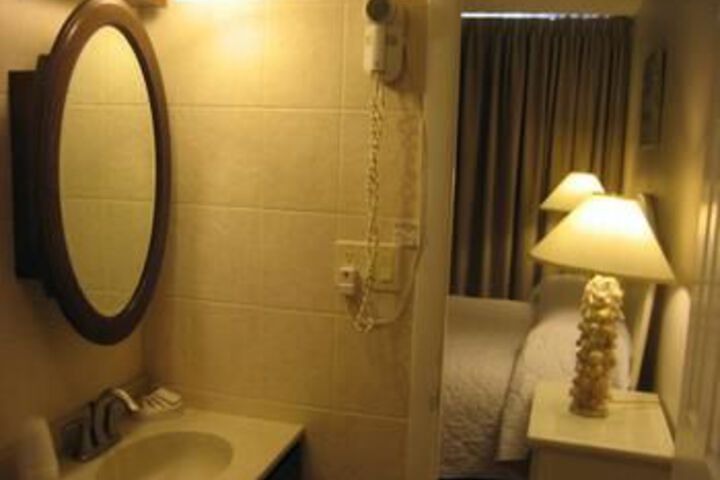 Room 6 of 40