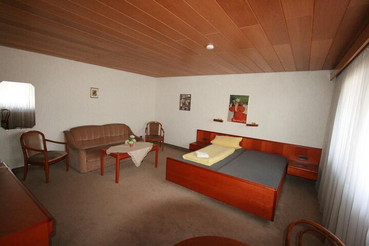 Room 12 of 30