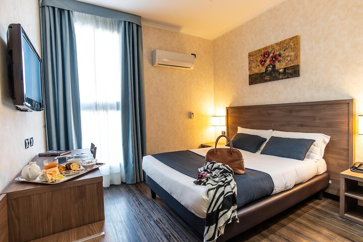 Room 14 of 77