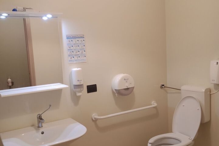 Room 7 of 16