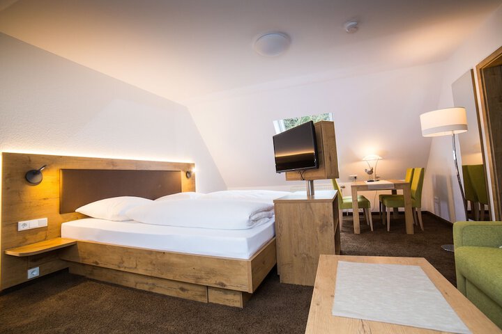 Room 4 of 36