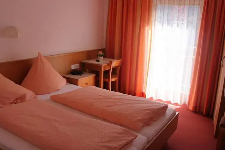 Room 2 of 16