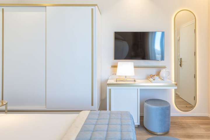 Room 32 of 145