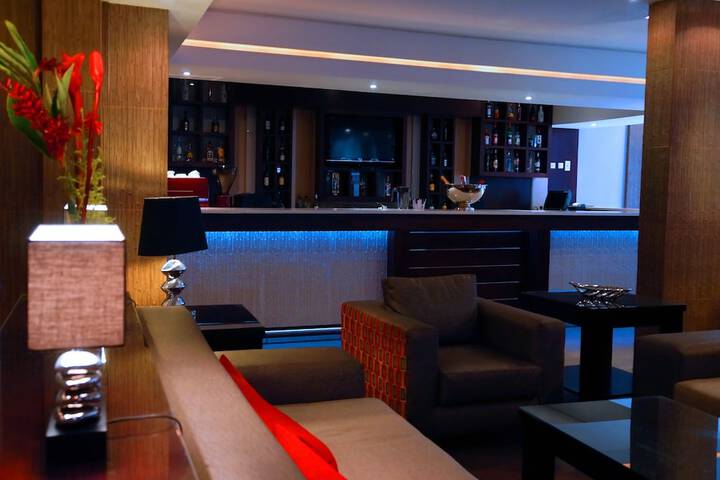 Lounge 41 of 54