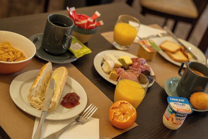 Breakfast/Coffee Service 29 of 45