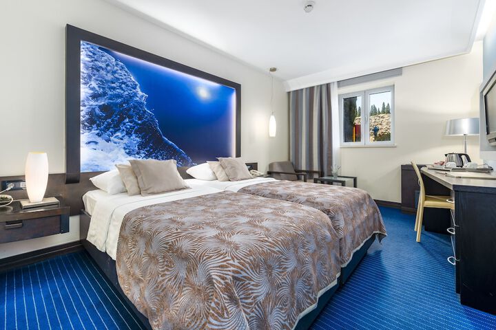 Room 45 of 152