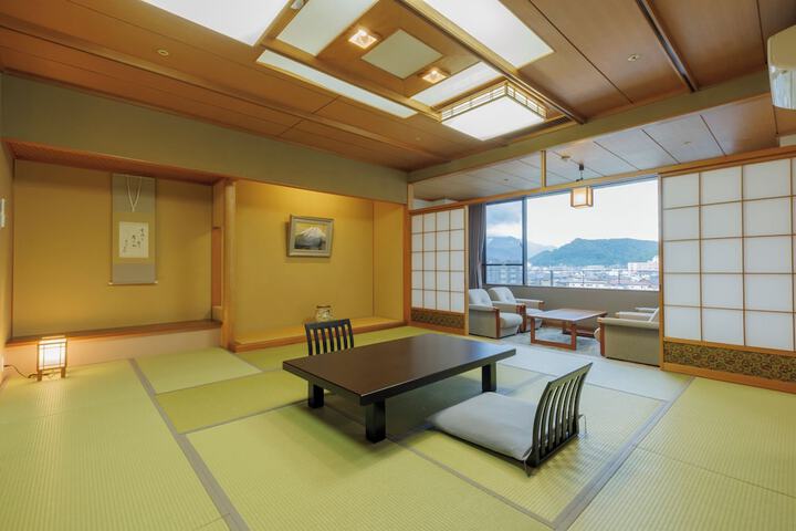 Room 10 of 205