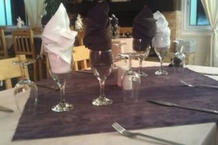 Dining 8 of 25