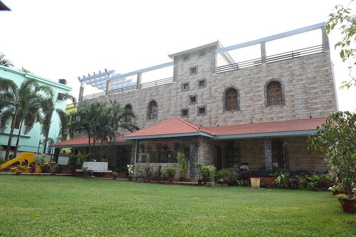 Hotel Exterior 5 of 6