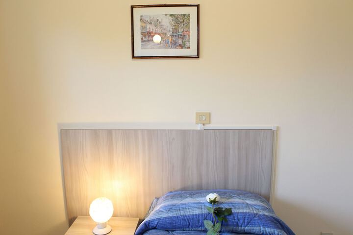 Room 28 of 136