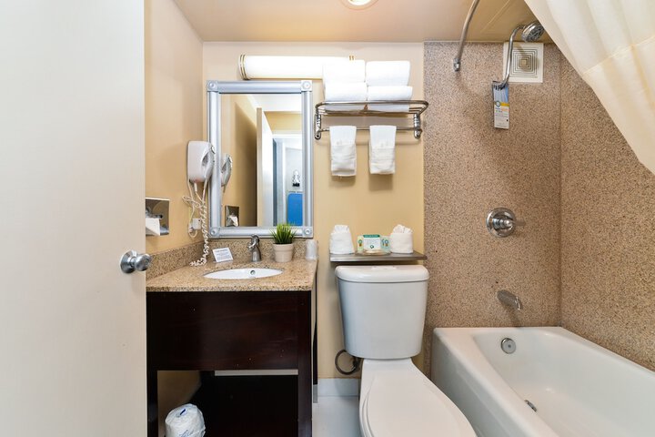 Quadruple with Double Bed (9 of 12)