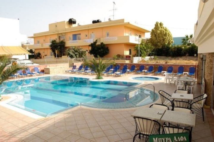 Hotel Pool