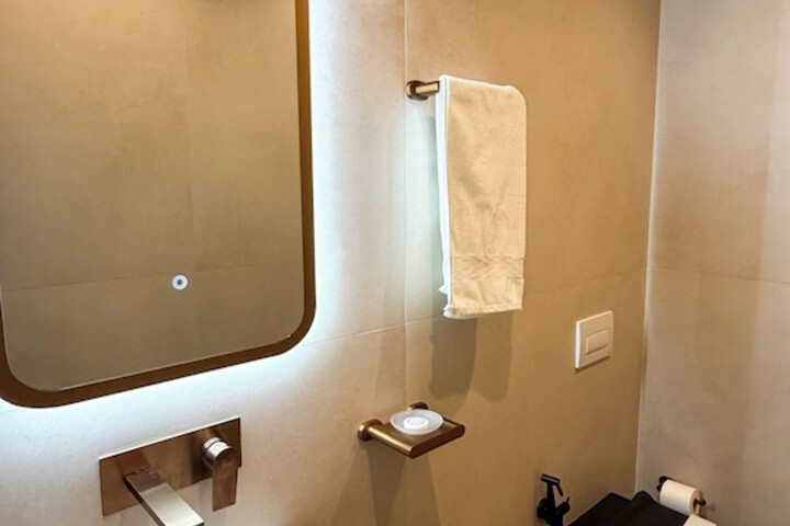 Room 99 of 104