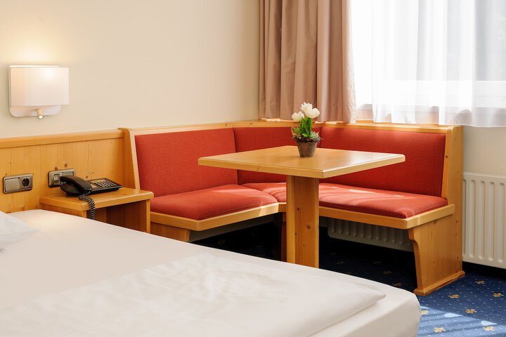 Room 3 of 94