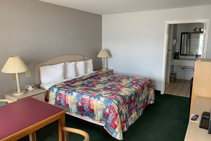 1 King Bed (8 of 11)