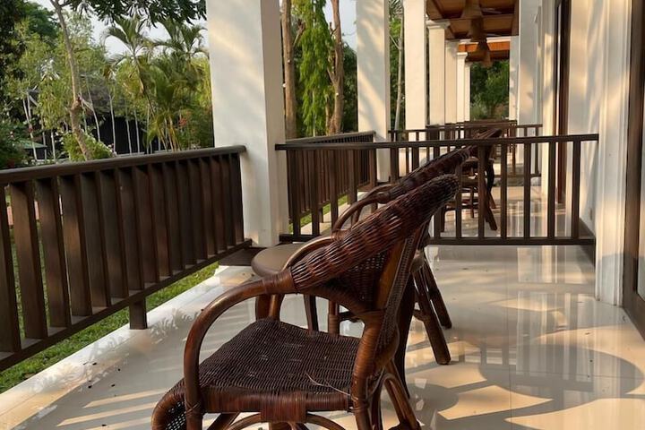 Hotel Exterior 276 of 277