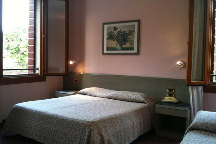 Room 5 of 14