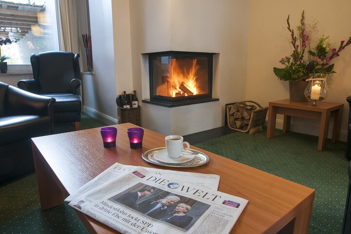 Lounge 45 of 52