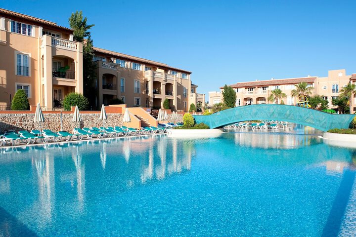 Hotel Pool