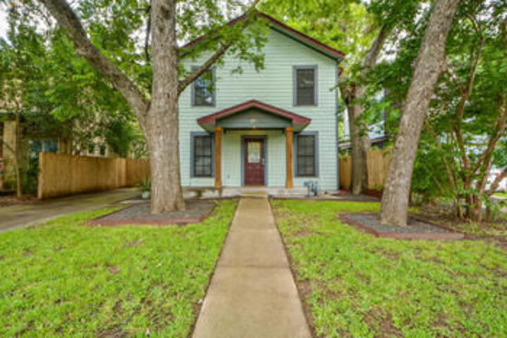 Photo of 3Br Colorful SoFi House by RedAwning